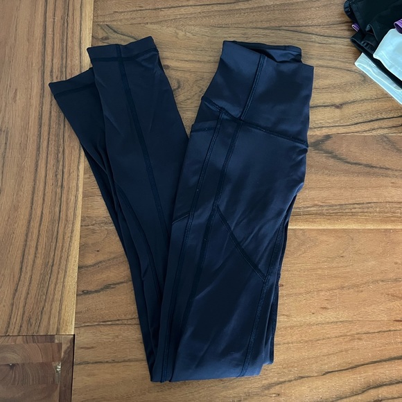 navy lululemon leggings with pockets size 2 - Picture 2 of 3